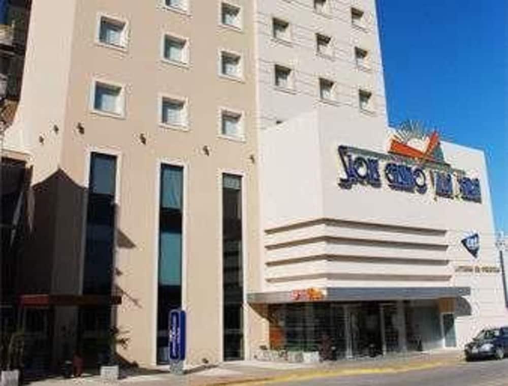 Howard Johnson Villa Maria Hotel Y Casino Bagian luar foto